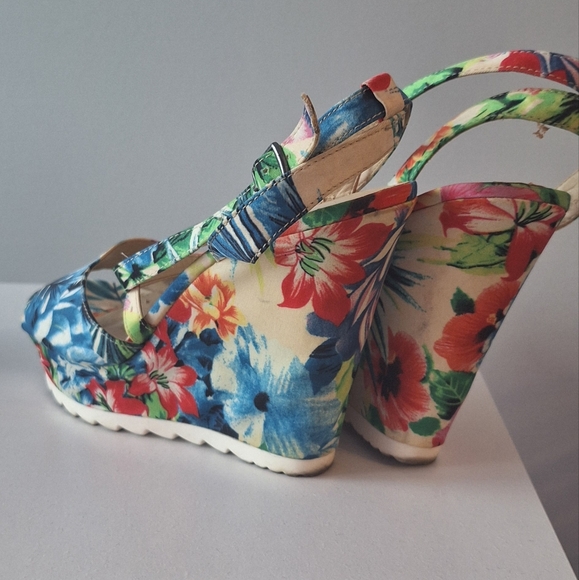 Ninewest, Size 7.5, Floral 4-inch heels - Picture 5 of 6